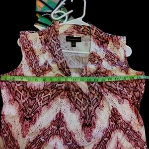 Sleevless Snakeskin print top